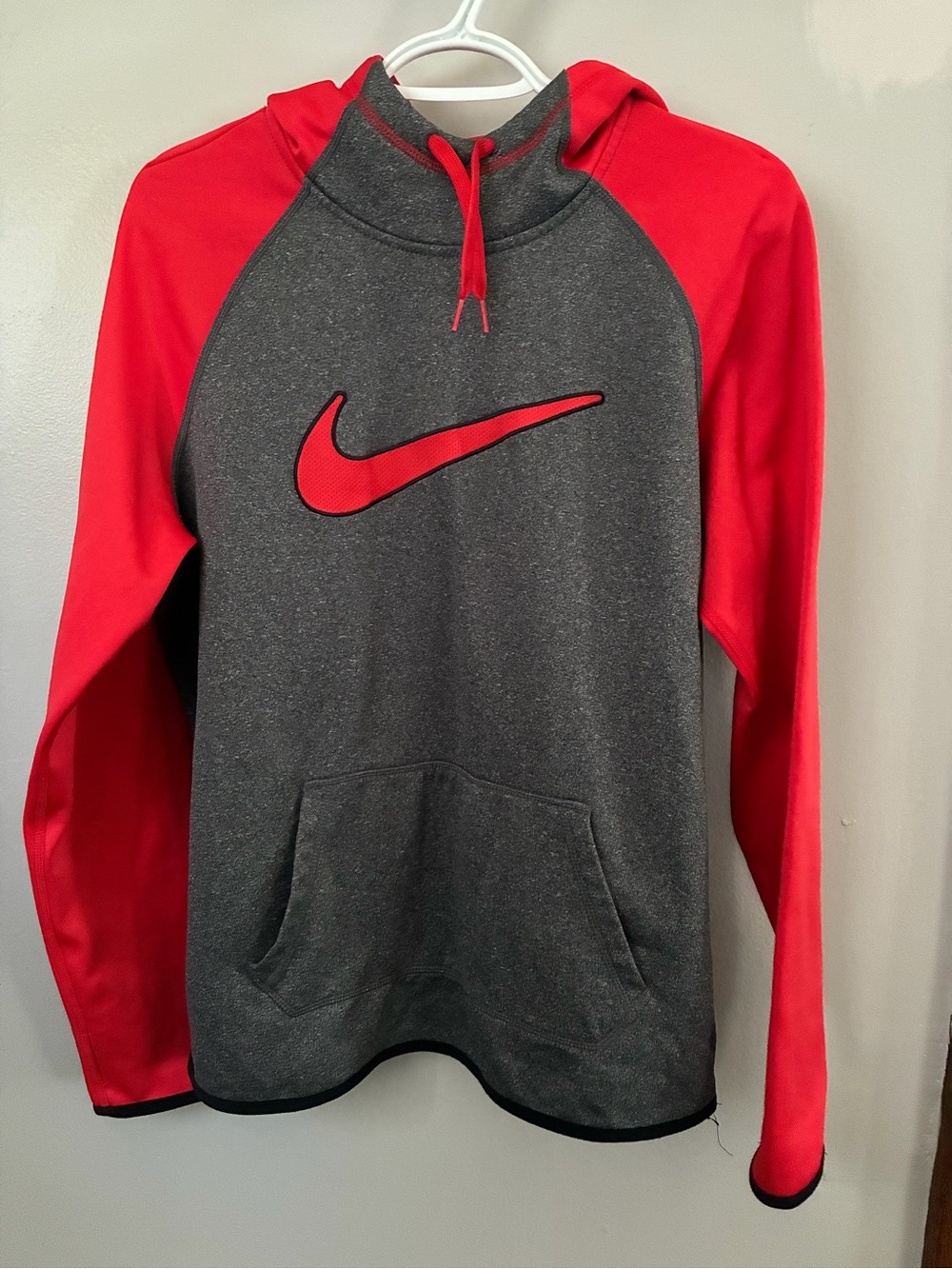 Nike women’s Grey & Red  large therma fit  hoodie